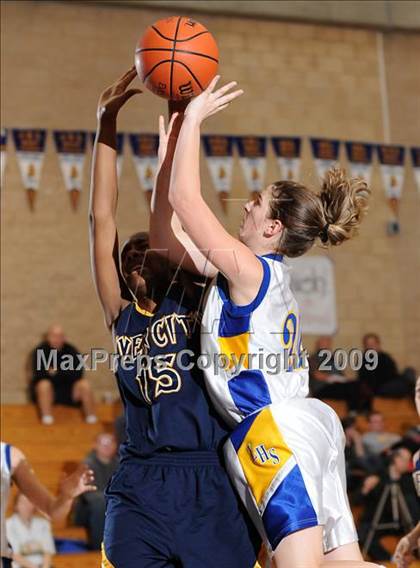 Thumbnail 1 in River City vs. Lincoln (Lincoln Invitational) photogallery.