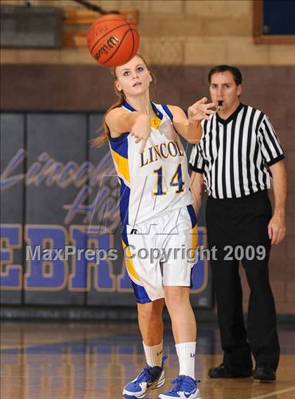 Thumbnail 1 in River City vs. Lincoln (Lincoln Invitational) photogallery.
