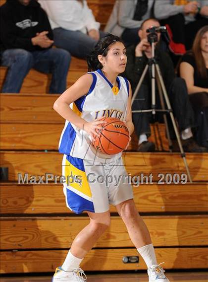 Thumbnail 2 in River City vs. Lincoln (Lincoln Invitational) photogallery.