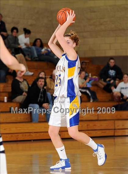 Thumbnail 2 in River City vs. Lincoln (Lincoln Invitational) photogallery.