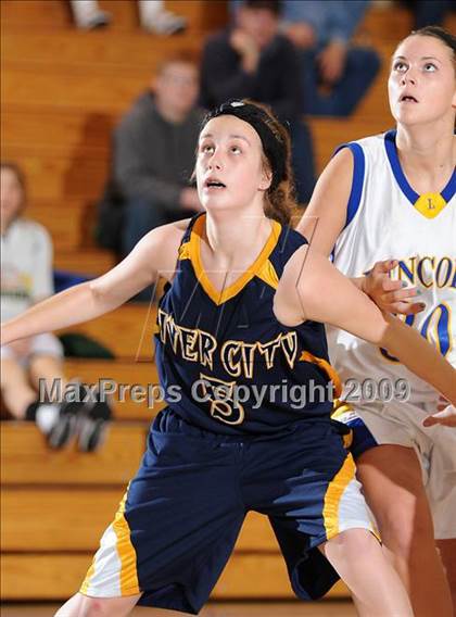 Thumbnail 3 in River City vs. Lincoln (Lincoln Invitational) photogallery.