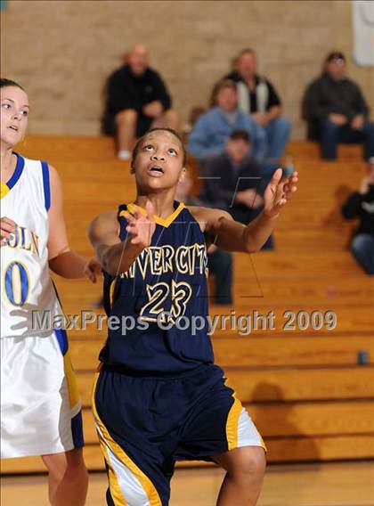 Thumbnail 1 in River City vs. Lincoln (Lincoln Invitational) photogallery.