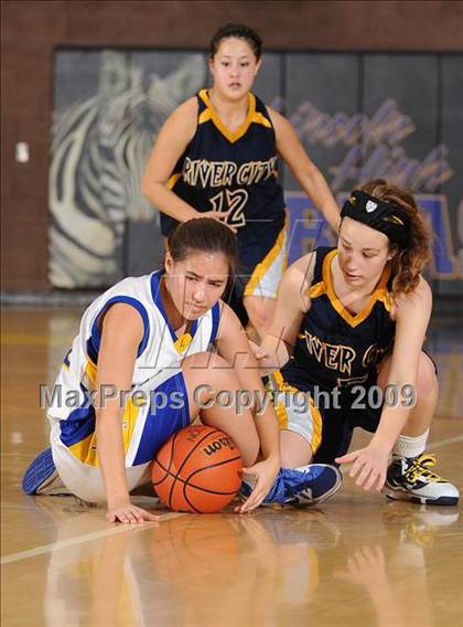 Thumbnail 3 in River City vs. Lincoln (Lincoln Invitational) photogallery.