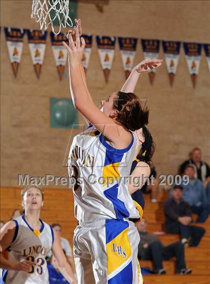 Thumbnail 3 in River City vs. Lincoln (Lincoln Invitational) photogallery.