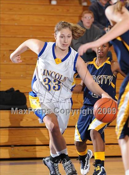Thumbnail 2 in River City vs. Lincoln (Lincoln Invitational) photogallery.