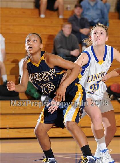 Thumbnail 2 in River City vs. Lincoln (Lincoln Invitational) photogallery.