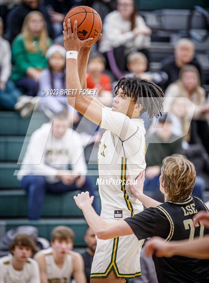 Thumbnail 3 in Lincoln Southeast vs. Pius X photogallery.
