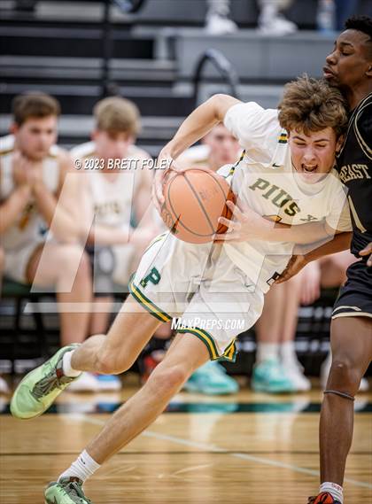 Thumbnail 3 in Lincoln Southeast vs. Pius X photogallery.