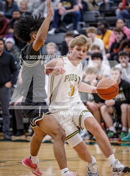 Thumbnail 3 in Lincoln Southeast vs. Pius X photogallery.