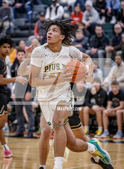 Thumbnail 2 in Lincoln Southeast vs. Pius X photogallery.