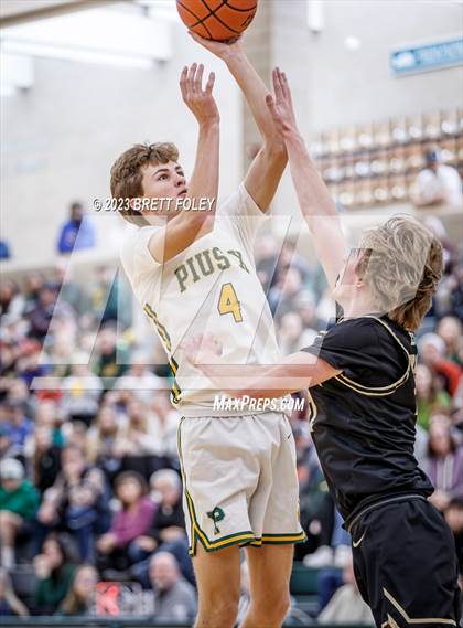 Thumbnail 3 in Lincoln Southeast vs. Pius X photogallery.