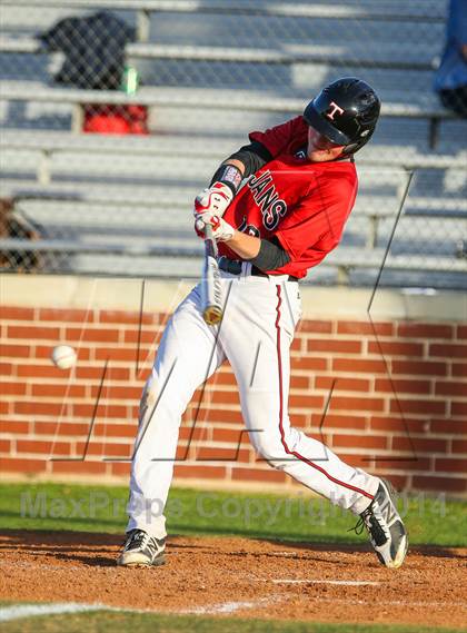Thumbnail 2 in Lamar vs Trinity (HEB Mid-Cities Classic) photogallery.