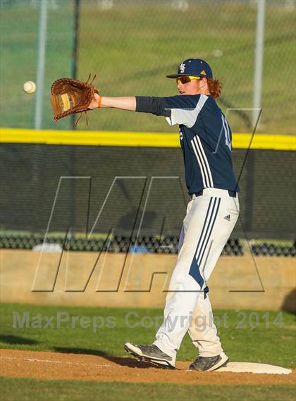 Thumbnail 1 in Lamar vs Trinity (HEB Mid-Cities Classic) photogallery.