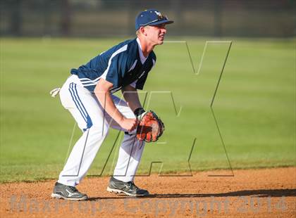 Thumbnail 3 in Lamar vs Trinity (HEB Mid-Cities Classic) photogallery.