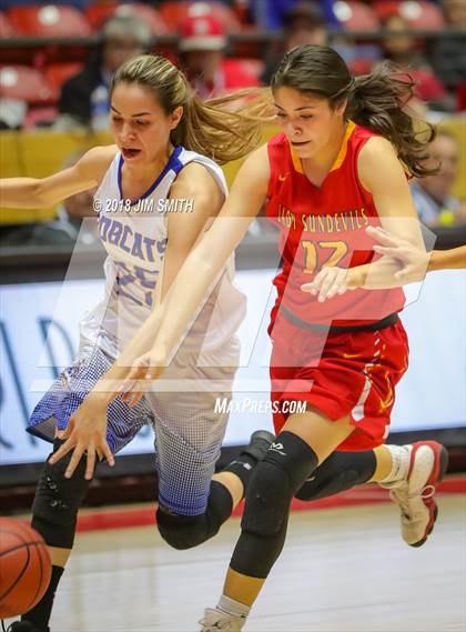 Thumbnail 3 in Espanola Valley @ Bloomfield (NMAA 5A Quarterfinal) photogallery.