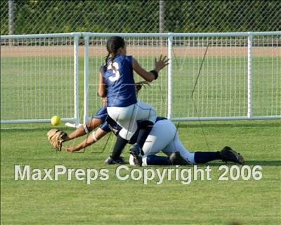 Thumbnail 2 in Chaminade vs. Warren (D4 Section Final) photogallery.
