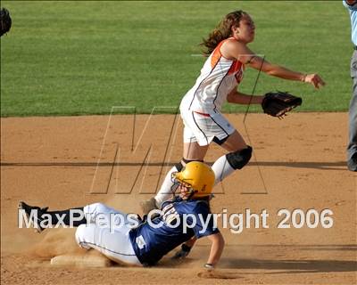 Thumbnail 2 in Chaminade vs. Warren (D4 Section Final) photogallery.