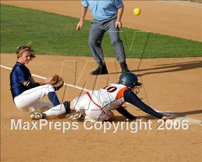 Thumbnail 2 in Chaminade vs. Warren (D4 Section Final) photogallery.