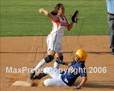 Thumbnail 3 in Chaminade vs. Warren (D4 Section Final) photogallery.