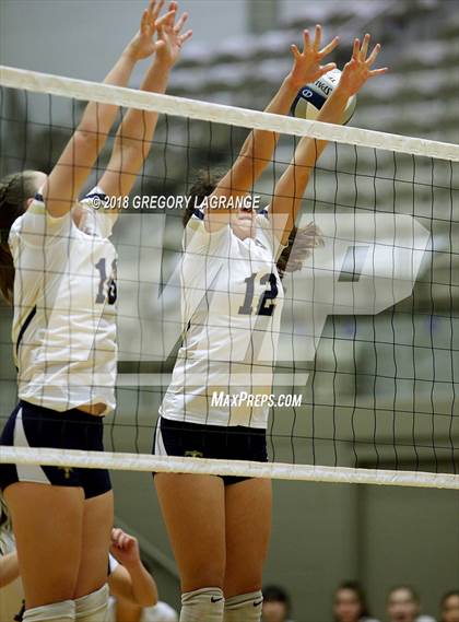 Thumbnail 2 in Coronado vs Flower Mound photogallery.