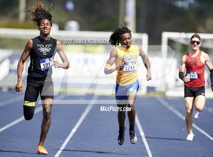 Thumbnail 1 in Bob Hayes Invitational (400m) photogallery.