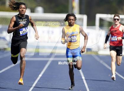 Thumbnail 3 in Bob Hayes Invitational (400m) photogallery.