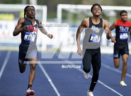 Thumbnail 3 in Bob Hayes Invitational (400m) photogallery.
