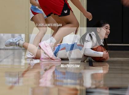 Thumbnail 3 in Hillsdale vs. Westmont (CIF CCS D2 Girls Basketball Quarterfinal) photogallery.