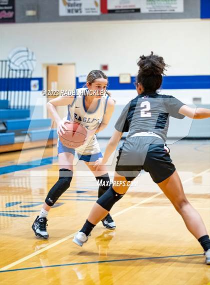 Thumbnail 2 in Winnetonka vs. Grain Valley (Grain Valley Invitational) photogallery.
