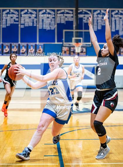 Thumbnail 1 in Winnetonka vs. Grain Valley (Grain Valley Invitational) photogallery.