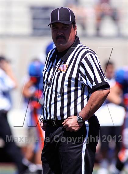 Thumbnail 2 in Westlake vs Oaks Christian (Battle for Veterans) photogallery.
