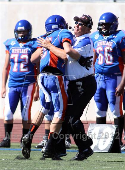 Thumbnail 2 in Westlake vs Oaks Christian (Battle for Veterans) photogallery.