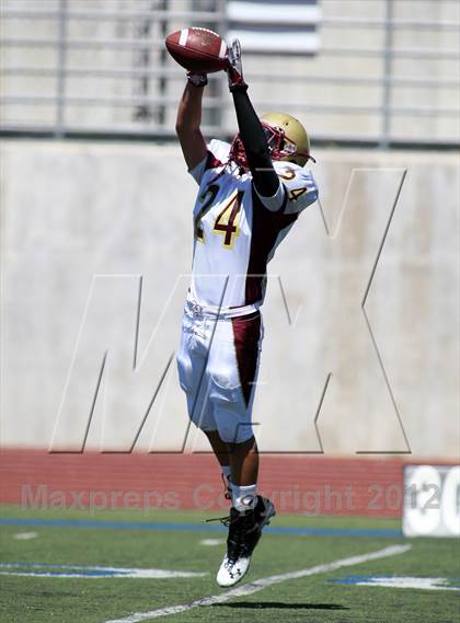 Thumbnail 2 in Westlake vs Oaks Christian (Battle for Veterans) photogallery.