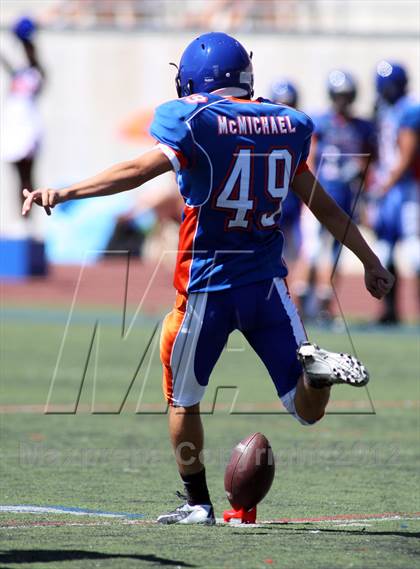 Thumbnail 2 in Westlake vs Oaks Christian (Battle for Veterans) photogallery.