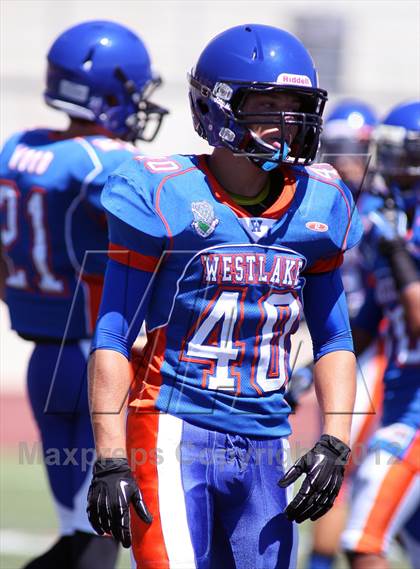 Thumbnail 2 in Westlake vs Oaks Christian (Battle for Veterans) photogallery.