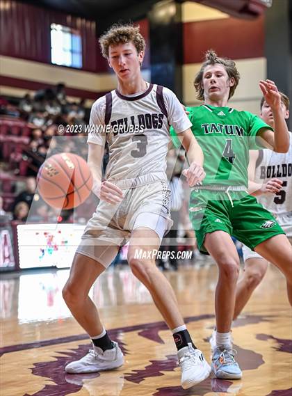 Thumbnail 3 in Tatum vs. Flatonia (Holiday Hoops Classic) photogallery.