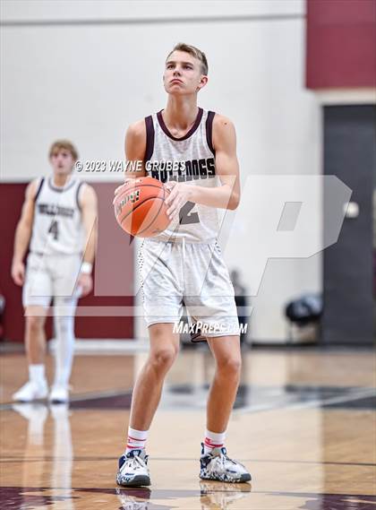 Thumbnail 3 in Tatum vs. Flatonia (Holiday Hoops Classic) photogallery.