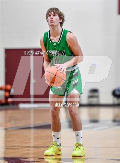 Thumbnail 2 in Tatum vs. Flatonia (Holiday Hoops Classic) photogallery.