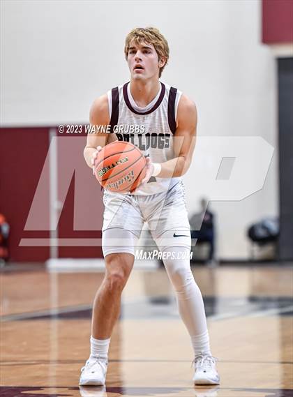 Thumbnail 3 in Tatum vs. Flatonia (Holiday Hoops Classic) photogallery.