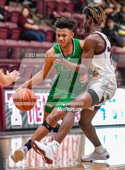 Thumbnail 1 in Tatum vs. Flatonia (Holiday Hoops Classic) photogallery.