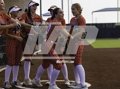 Thumbnail 3 in Sundown vs. Muenster (UIL Softball 2A Region 2 Semifinal Game 1) photogallery.