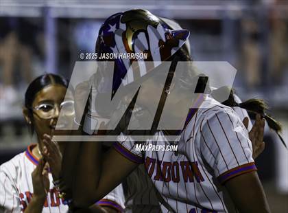 Thumbnail 2 in Sundown vs. Muenster (UIL Softball 2A Region 2 Semifinal Game 1) photogallery.