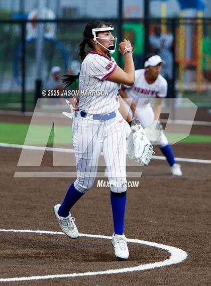 Thumbnail 3 in Sundown vs. Muenster (UIL Softball 2A Region 2 Semifinal Game 1) photogallery.
