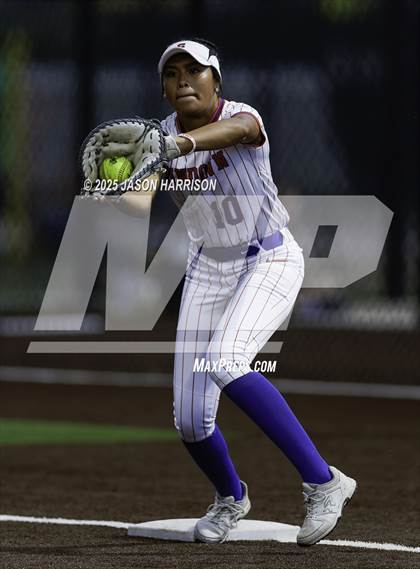 Thumbnail 2 in Sundown vs. Muenster (UIL Softball 2A Region 2 Semifinal Game 1) photogallery.