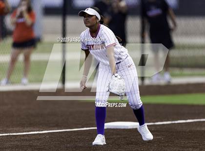 Thumbnail 1 in Sundown vs. Muenster (UIL Softball 2A Region 2 Semifinal Game 1) photogallery.