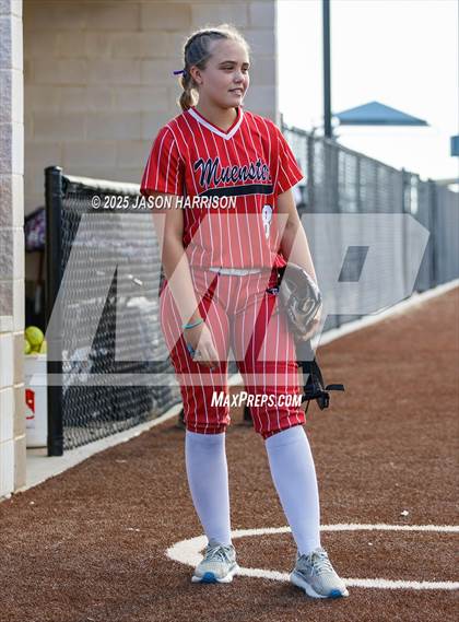 Thumbnail 2 in Sundown vs. Muenster (UIL Softball 2A Region 2 Semifinal Game 1) photogallery.