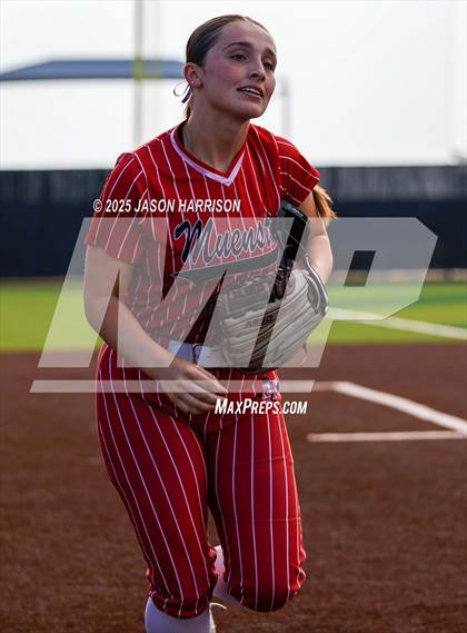Thumbnail 2 in Sundown vs. Muenster (UIL Softball 2A Region 2 Semifinal Game 1) photogallery.