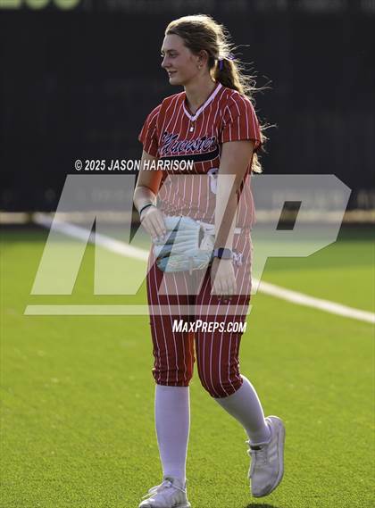 Thumbnail 1 in Sundown vs. Muenster (UIL Softball 2A Region 2 Semifinal Game 1) photogallery.