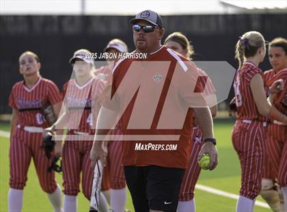 Thumbnail 2 in Sundown vs. Muenster (UIL Softball 2A Region 2 Semifinal Game 1) photogallery.