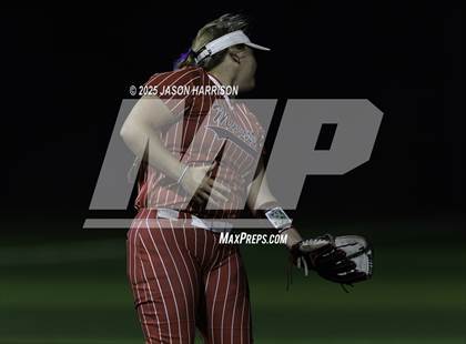 Thumbnail 1 in Sundown vs. Muenster (UIL Softball 2A Region 2 Semifinal Game 1) photogallery.